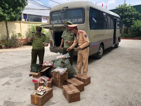 Phát hiện 2.000 chân gà không rõ nguồn gốc nhập lậu vào Việt Nam